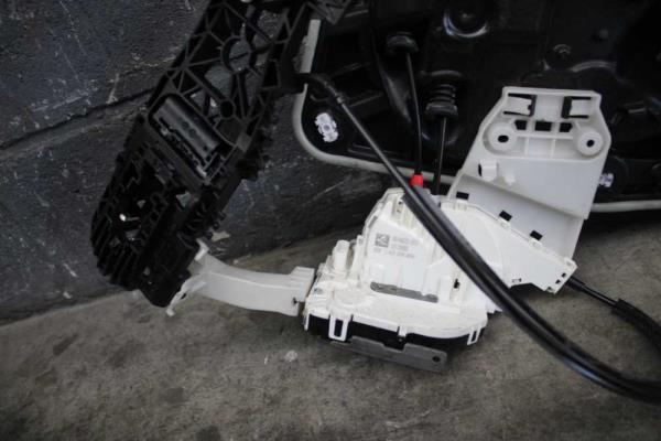 LEVE VITRE AVEC GACHE DE PORTE FIAT 500X - Vue 5